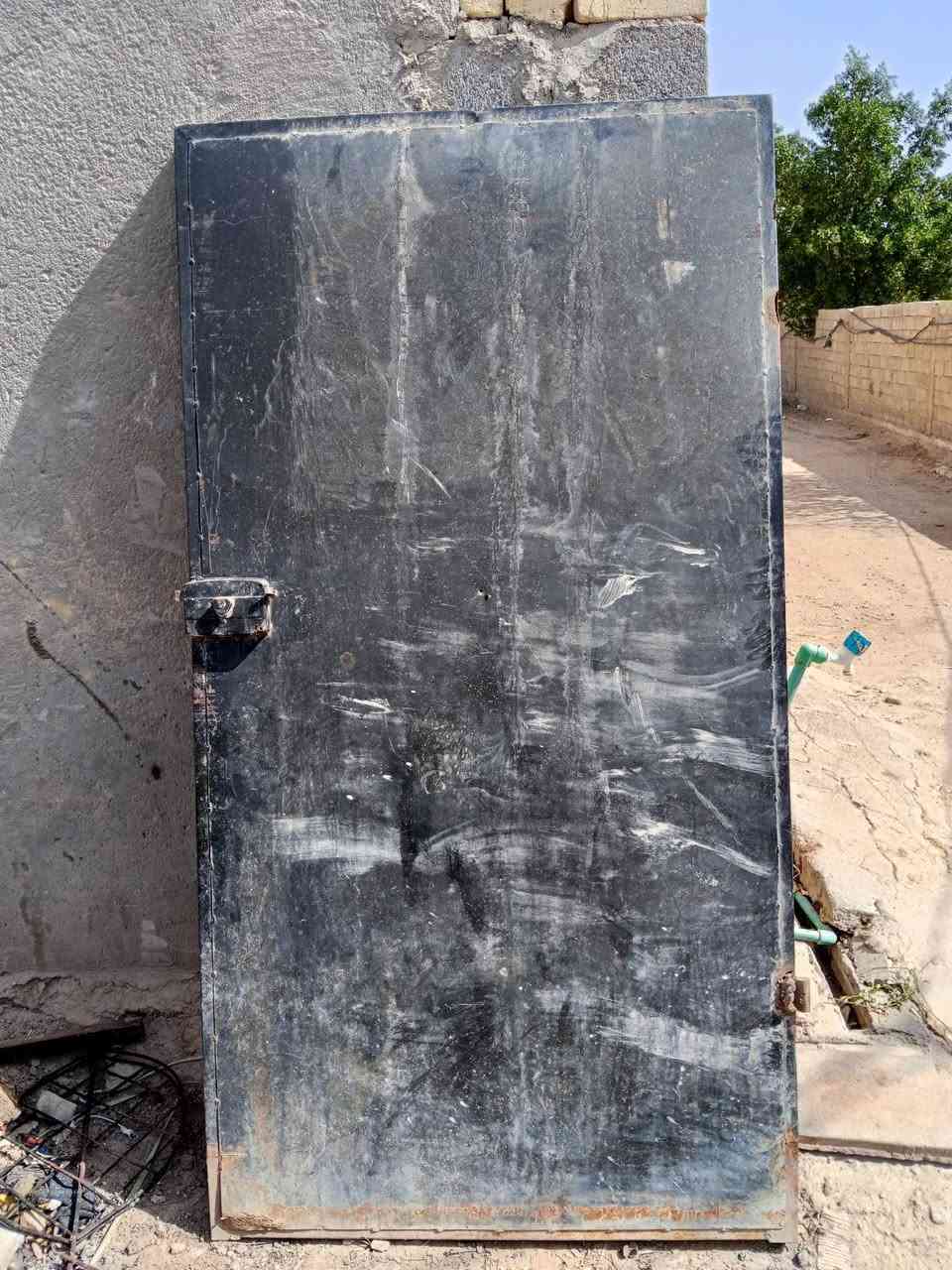 باب سلايت4متر البيع
***********
***********
مكان خماس 
السعر 160
