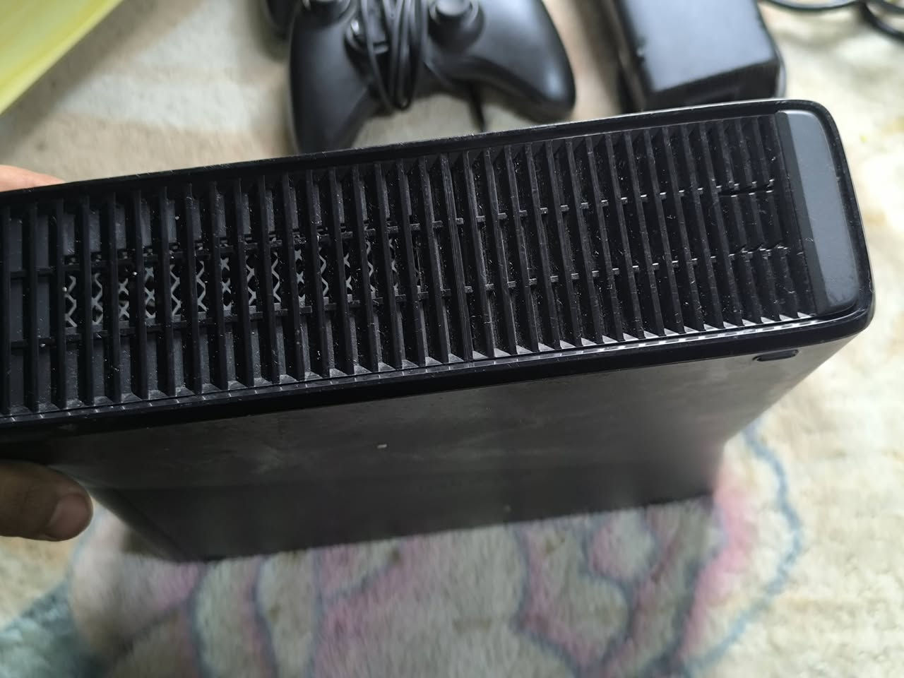 اكس بوكس 360
نضيف ماداخل تصليح كلشي على الابلاد 
206العاب مهكره بالكامل 
مثل الصورة تجي وتشوف  
سعره 125 البصره 
***********
