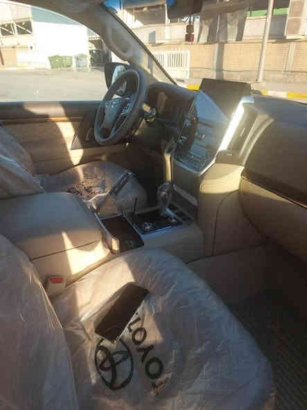 تويوتا لاندكروزر ساز موديل 2019 GXR
سونارها موجود بالصور 
مرقم بغداد 
السعر 50000 $

السيارة موجودة بالكوت
للاستفسار 
مهندس سلام 
***********
***********
