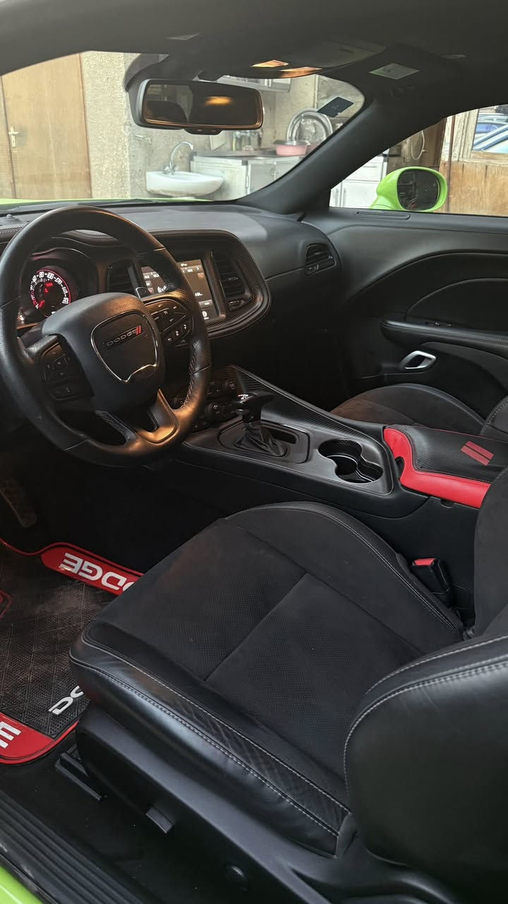 _ النوع:[Dodge challenger GT] 
_ الموديل: [2023]
_ المواصفات: [v6– شاشة – كاميرا خلفية - بصمة -صندوق كهرباء - ابل كار بلاي - …]
_ الكيلومتر: [25,000km]
_ الضرر : [بنيد + دعامية امامية + بارد بالقمارة مال نقل]
_ الموقع: بغداد – الجادرية 
_ للاستفسار: ***********
