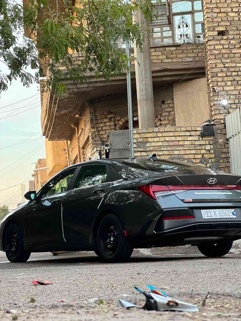 النترا هايبرد موديل2025 لمتد فول 1/1
 ماشي 30
هذا حادثها 
وبيها سونر 

السيارة رقم بغداد انكليزي 

مواصفات لمتد limited

١-بصمة تشغيل ابواب وصندوك. (بصمة ابواب لمس) 

٢-فتحة سقف ( سلايد روف ) 

٣-كاميره  خلفية دوارة 3 وضعيات 

٤- رادارات 360 درجة ( امامي جانبي خلفي ) تمنع التصادم الامامي والجانبي والخلفي

٥- التحذير عند فتح الباب 

٦-تحكمات ستيرن 4 جهات 

٧-دشبول شاشة 4 وضعيات للعدادات

٨- 3 وضعيات قيادة ( عادي سبورت ذكي ) 

٩-مثبت سرعة ذكي ( التحذير عند مغادرة المسار )

١٠- نظام AUTO HOLD

١١- الهاند بريك بصمة

١٢- شاشة بلازمة حجم كبير لمس تدعم نظام الابل كار بلي والاندرويد GPS  

١٣- شحن واير ليس 

١٤- ويل 16

١٥-نظام الصوت Bose عدد السماعات 8 

١٦- تشغيل عن بعُد 

١٧- اشاير بال مري

١٨-اضواء ترحيب عند الاقتراب 

١٩-لايت لد 3عدسات وسكنات لد 

٢٠-كشن السايق كهرباء 

٢١- تدفئة/ تبريد بالكشنات

٢٢-لد متغير الالوان 64 لون على طول الدشبول

٢٣-تحديد مسار وقيادة ذاتية  ورادار امامي 

٢٤-كشنات جلد اسود خزن 

السعر  160 وبيها مجال 

مكان السيارة بغداد الرحمانيه مال جعيفر  

***********
