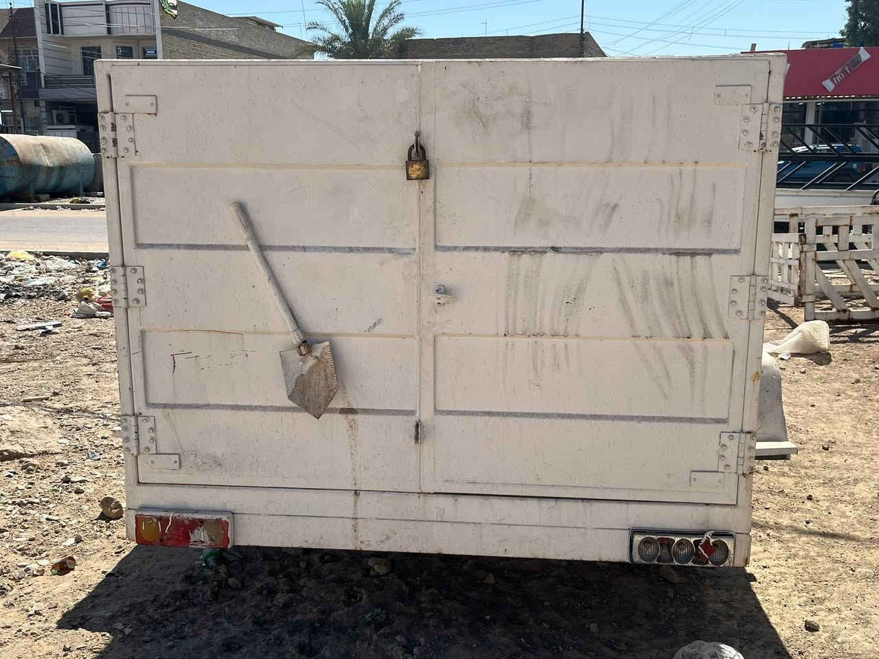 السلام عليكم
ناقلة للبيع في بغداد الحسينية الراشدية 
تايرات زوج جدت جواها. تفيد مقولين واصحاب العمل. 
***********

