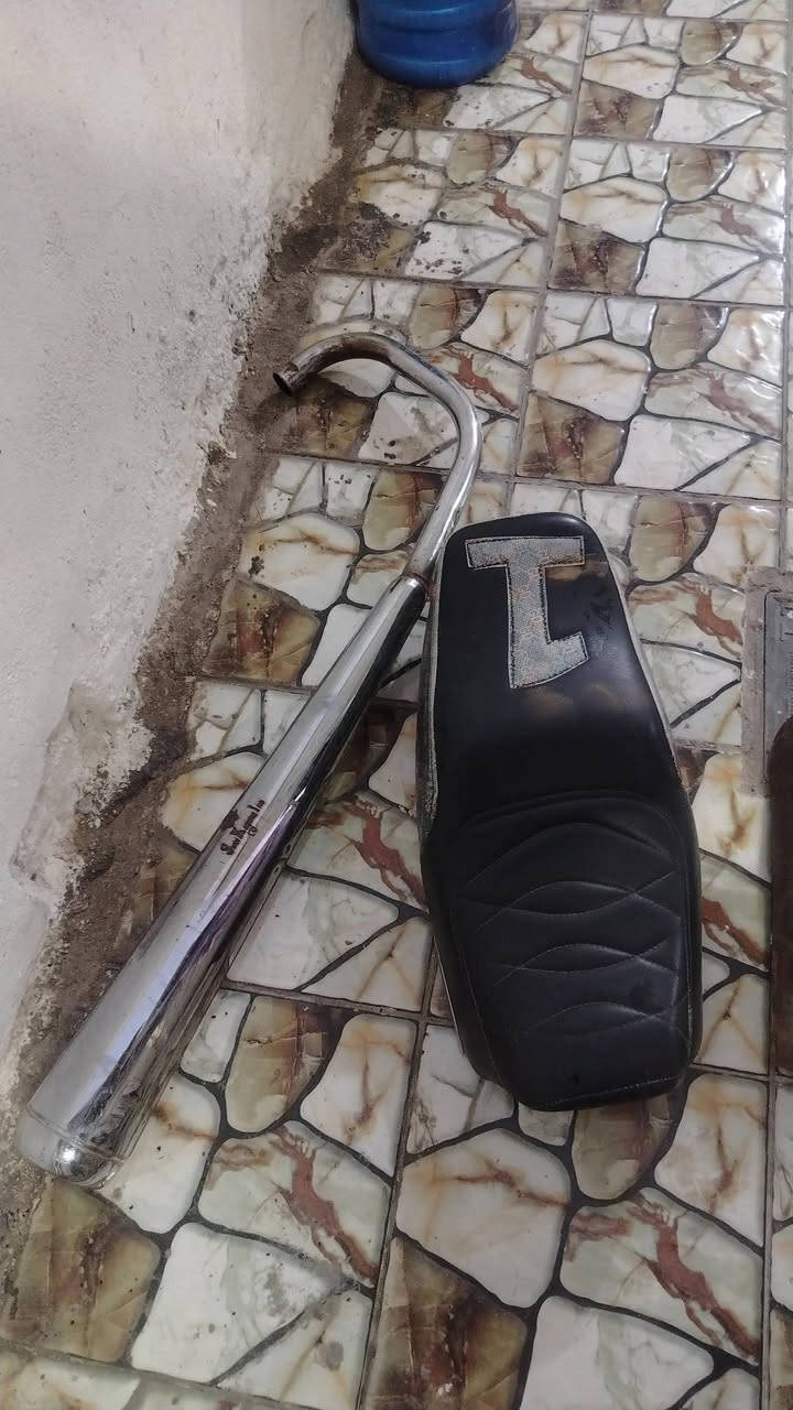 السلام عليكم غراض للبيع راسطه وصالنصه صوت وكشن وعربنه نامه مالت تعليك للبيع السعر خاص او الاتصال على رقم ***********
