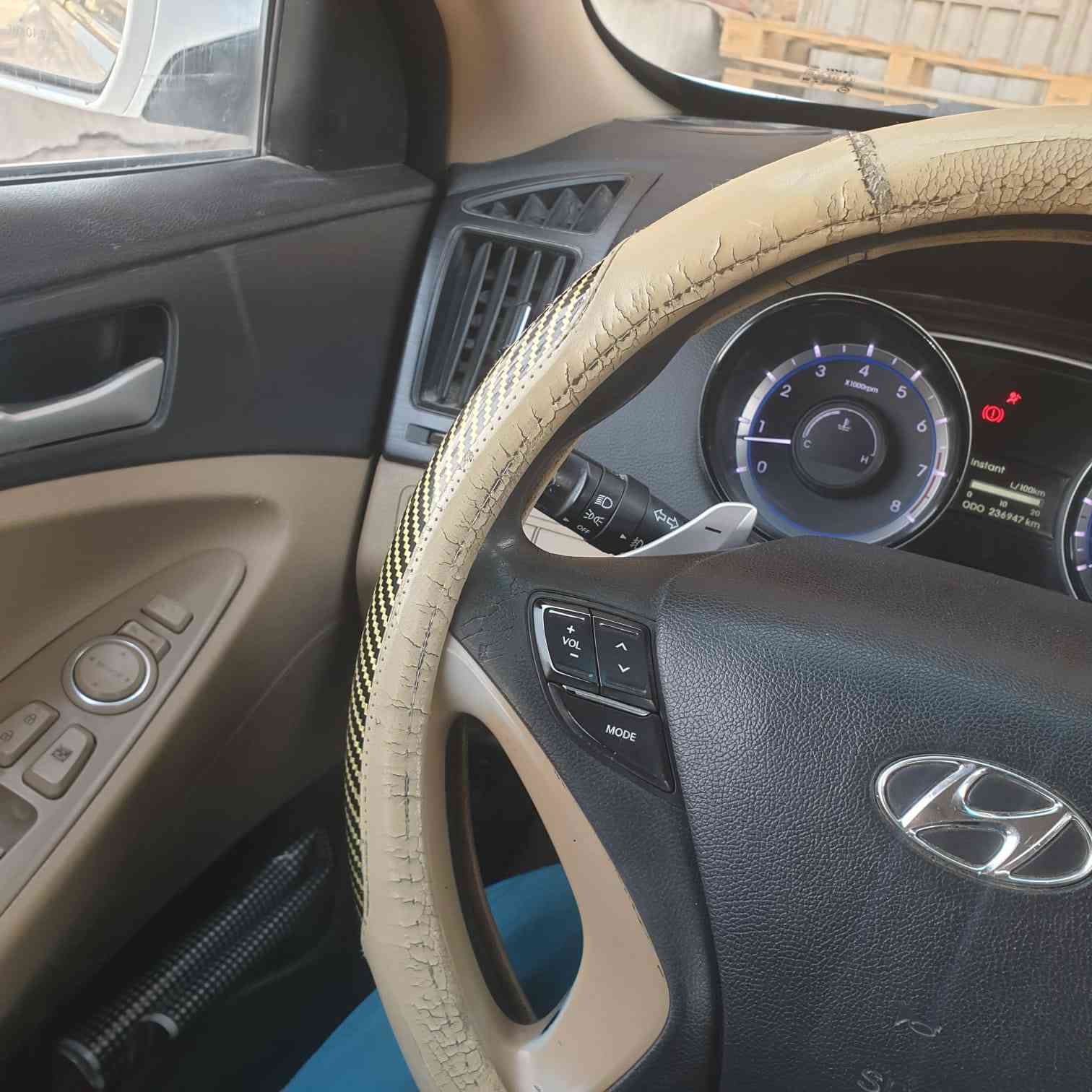 سوناتا موديل ١٤ رقم اربيل 
سنويه صاقطه ب ٢٠١٨
حداديه كامله مكينه جديده
بيهه تبديل بنيد ورشات صبغ مكينه ٢٤٠٠
السعر ١١٠  وبيهه مجال مكانها ديوانيه حي الوحده 
هاتف ***********
