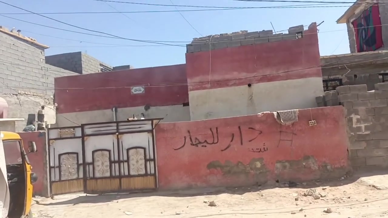 سلام عليكم ورحمة الله دار للبيع 200 متر قرب مدارس زراعي واقع حال السعر 50 وبيه مجال للستفسار لاتصال عل رقم ***********
