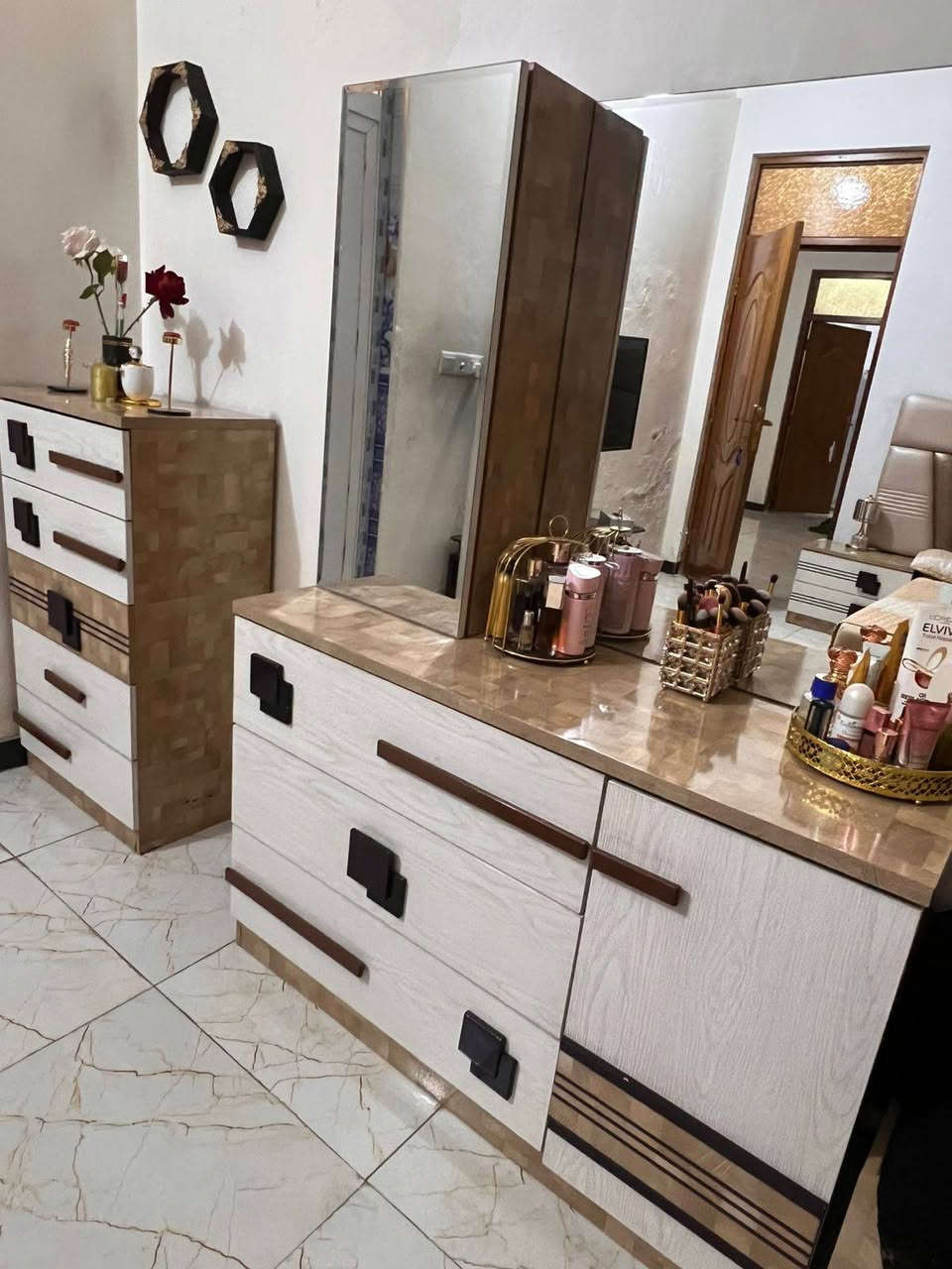 غرفه تركي للبيع
بيها ملاحظات بسيطة  
شراي يتفظل خاص


**إذا كنت صاحب هذا الإعلان وتريد حذفه لأي سبب، رجاءا أرسل رسالة إلى الدعم الفني**