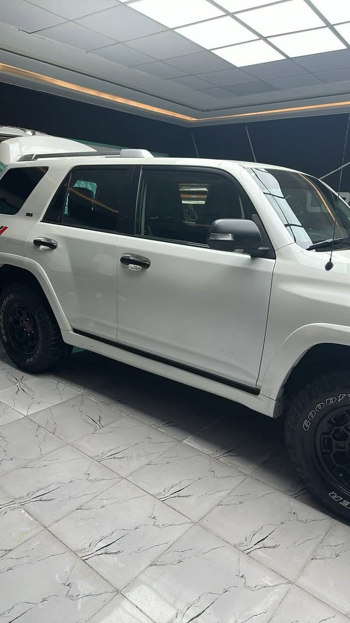 فور رنر 2012  فول مواصفات محرك 6 سلندر فور ويل  سلايد روف جلد كراسي كهرباء كامرة حساس خلفي السياره جاهزه ما بيه نقص  بدون ارباك حادثه جاملغ وباب امامي ماشيه 165  
السعر 195  
***********
