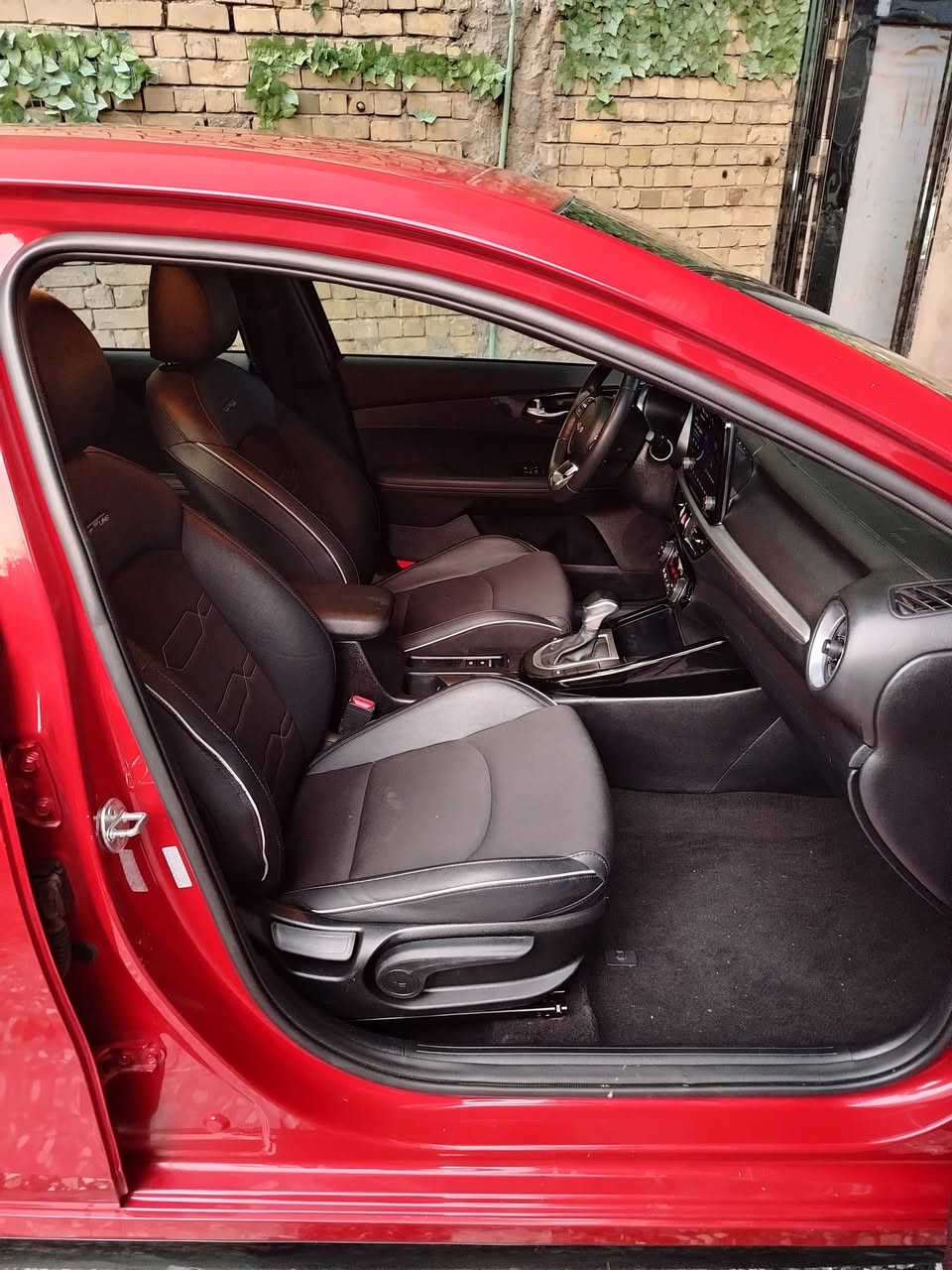 كيا فورتي 2024 جيتي لاين بدون رقم مكينه 2000 دخول جديد الحادث كما موضح بصور مبدل بنيد جاملغ الأيمن الباب الخلفي تعديل بدون صبغ السعر 135 الاستفسار ***********
