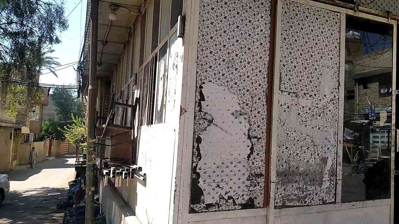 محل كبير ألايجار المساحة ٦٠م ركن ٤٠٠ ألف بالشهر العنوان الكريعات قرب حسين المضمد مقابل معمل الريحة هاتف (***********)
