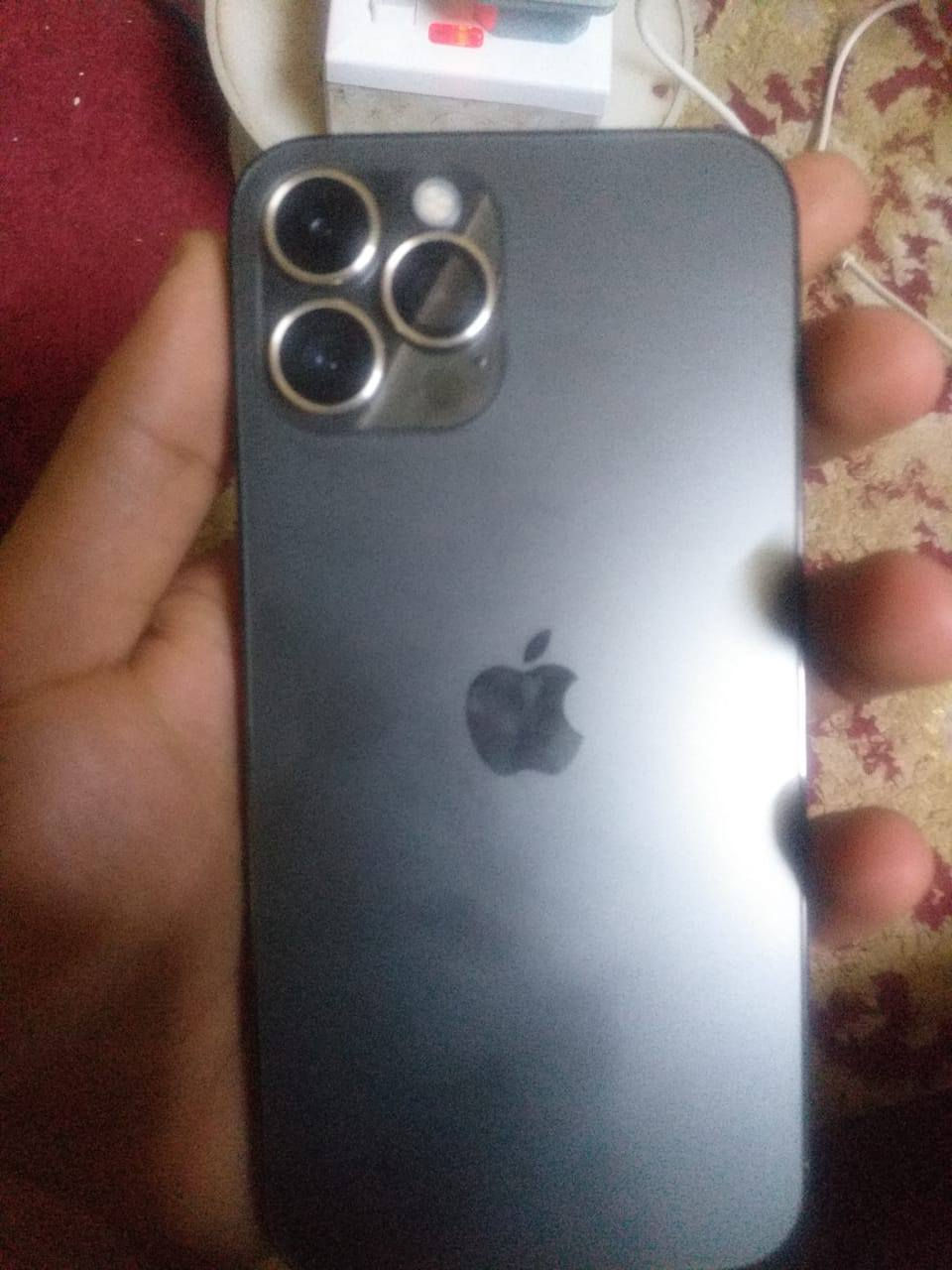 السلام عليكم ايفون ١٢ برو ماكس نموذج M بطاريه 92 جهاز نضيف كلش فقط شاشه مبدله وكاله من ابل السعر 425 وبي مجال للاتصال ***********
