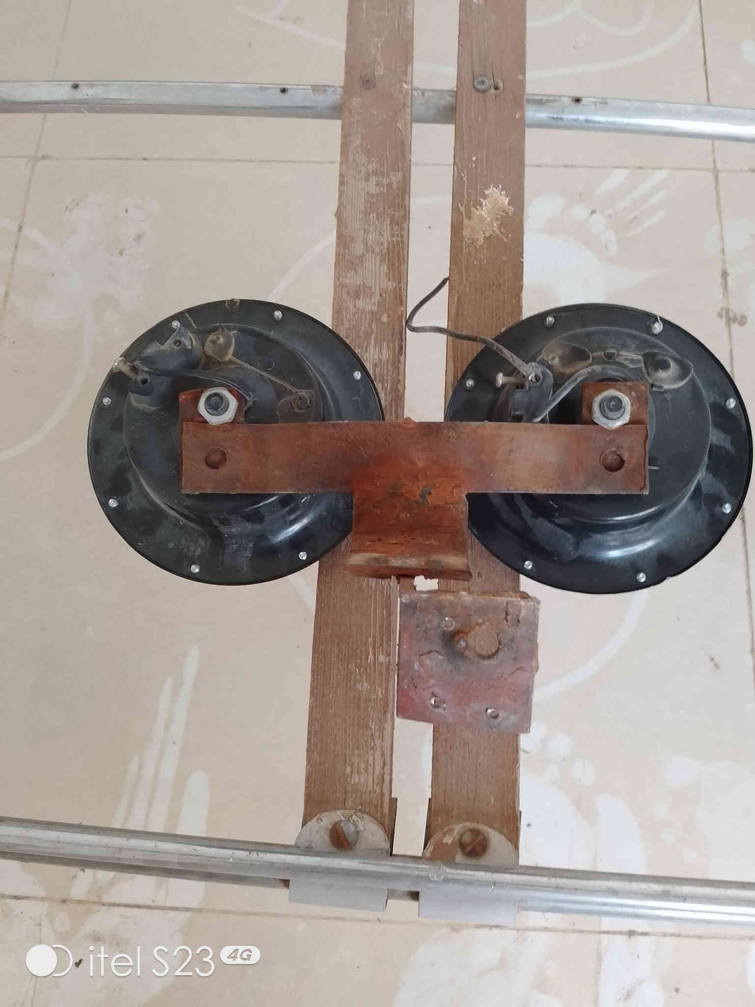 سلام عليكم سيبايه وهورن بوش البيع مكان ناصريه الغراف سعر 100مامتواجد عل فيس هاذه رقمي ***********
