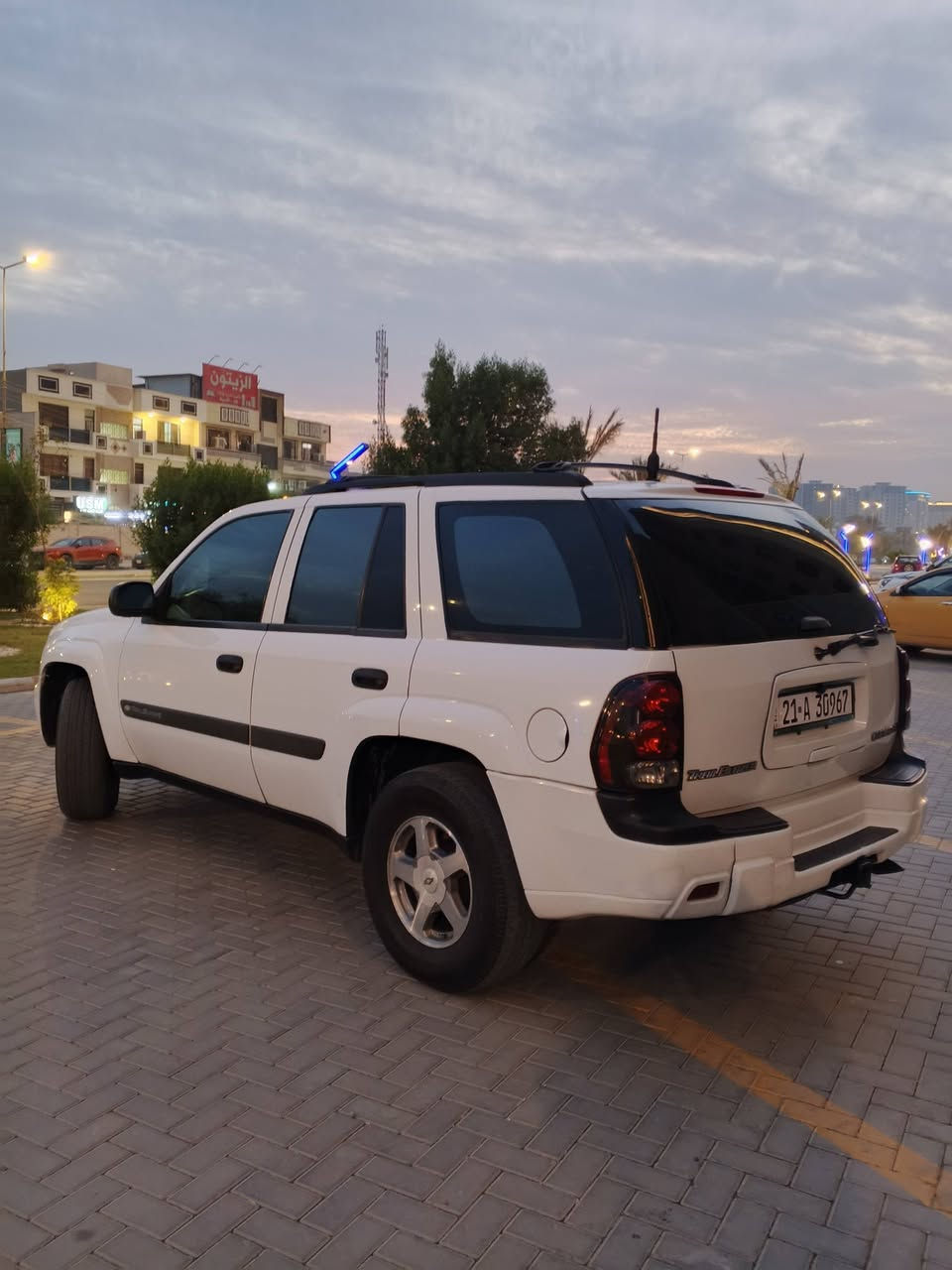 سلام عليكم للبيع بلايزر موديل 2004 بدون حادث بدون صبغ فقط صبغ ربع باب الصندوق الخلفي محرك كير جديد مكفولات تدفئه تبريد داخل بيجي كلش جديد كشنات كهرباء شاشه كامره صدر امامي خلفي جديد سياره بلاديه بدون اي نقص رقم سليمانية دولي هزه رسنويه جديد ابسمي السعر 110 العنوان بغداد ***********
