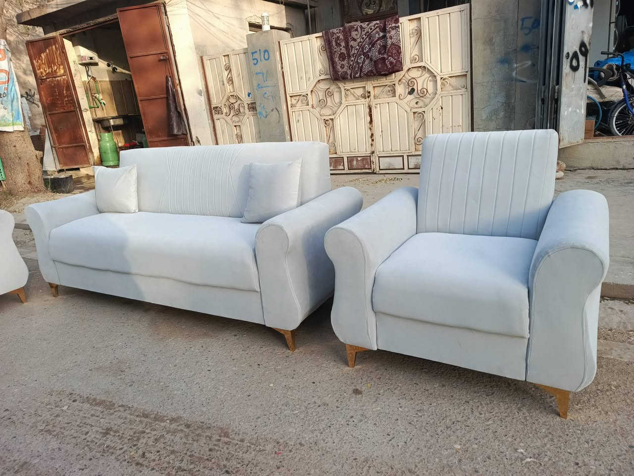 سلاوهاورییان
ئەم تاقمە قە نەفە ییەبۆ هاتوە
لۆک لۆکە بە کارنە هاتوە
ژ.م***********
شوین.کە لار
