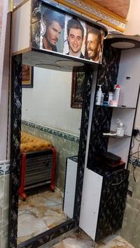 مرايه حلاقه للبيع مكلف بالنشر الاتصال بصاحبه 07705550252