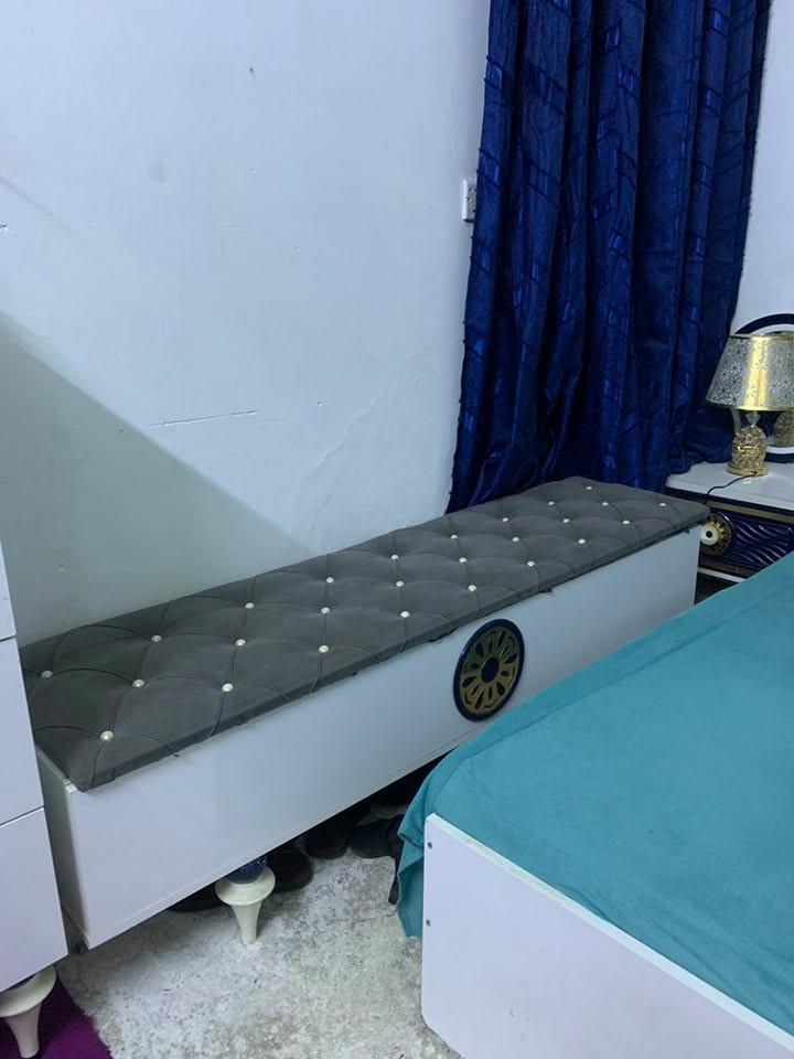 غرفه ١٠ قطع نضيفه السعر ٧٠٠ الف ولكونتر ٢٥٠ قفله مكان بغداد دوره حي الصحه ***********
