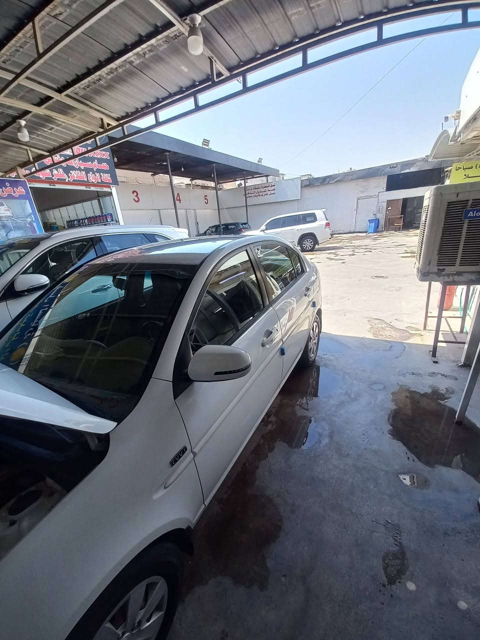 السلام عليكم اكسنت ٢٠١١ الشركة العامة مقفولة من الصبغ بارد باب السكن تخم تاير باتري جديد صدرامامي خلفي موبس منظومة تبريد جديدة محرك جديد قبل أربعة أشهر شادة السيارة خير من الله السعر ٩٥ وبيها مجال ت ***********
