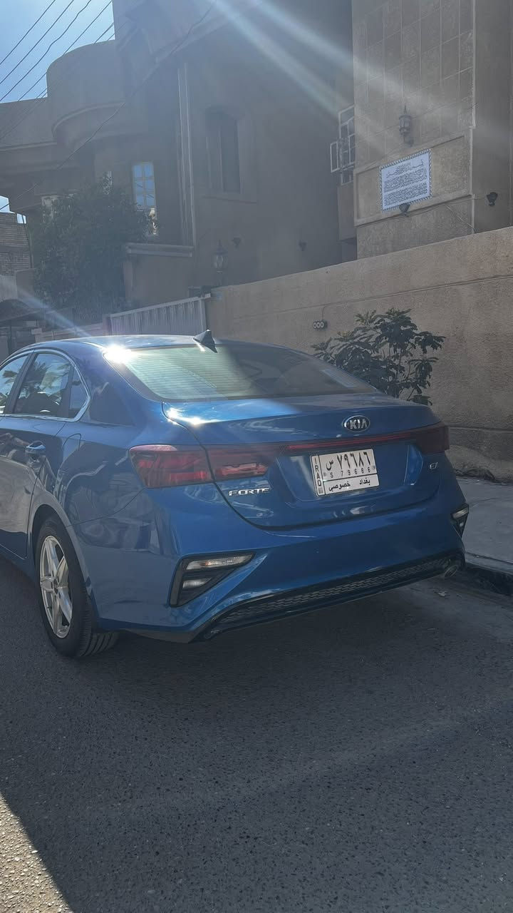 فورتي 2021 للبيع EX 
محرك 2000 دوش 
رقم بغداد 
ماشيه 80,225 km 
مواصفات السياره 
- رادار امامي 
- تحديد مسار 
- توقف ذاتي 
- بلاجكتورات 
- تبريد قطعتين 
- ثلاث وضعيات قياده 
- تدفئه كشنات وستيرن 
- شاشه كاربلي 
- شاحن وايرلس 
- تخم تايرات جديد برجستون 

ضررها  بنيد  و اريرباك ستيرين ودشبول
بدون  اي دواخل حتى البراكيت بلادي ممتضرر وراديترات بلادية. 
ضرر بالعراق حادث جاملغ ايسر وبنيد   واقل الشبر  من تكمة جامة الامامية ( رجع عليه البنيد 
وصوره موجوده 

ويبقى فحص السياره 

مكان السياره بغداد السيديه 
السعر 13,800$ 
وبيها مجال بسيط لخاطر الجيه
***********
