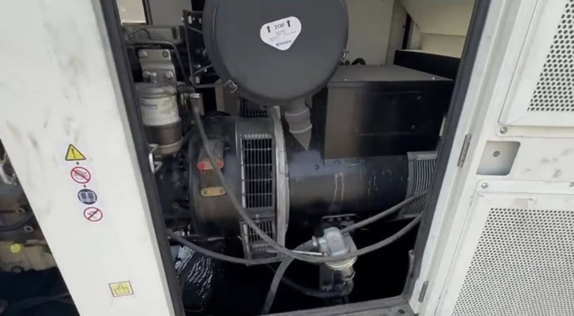 السلام عليكم
مولد للبيع 150 كيفي 
المكينة رافسة للتواصل 
***********
