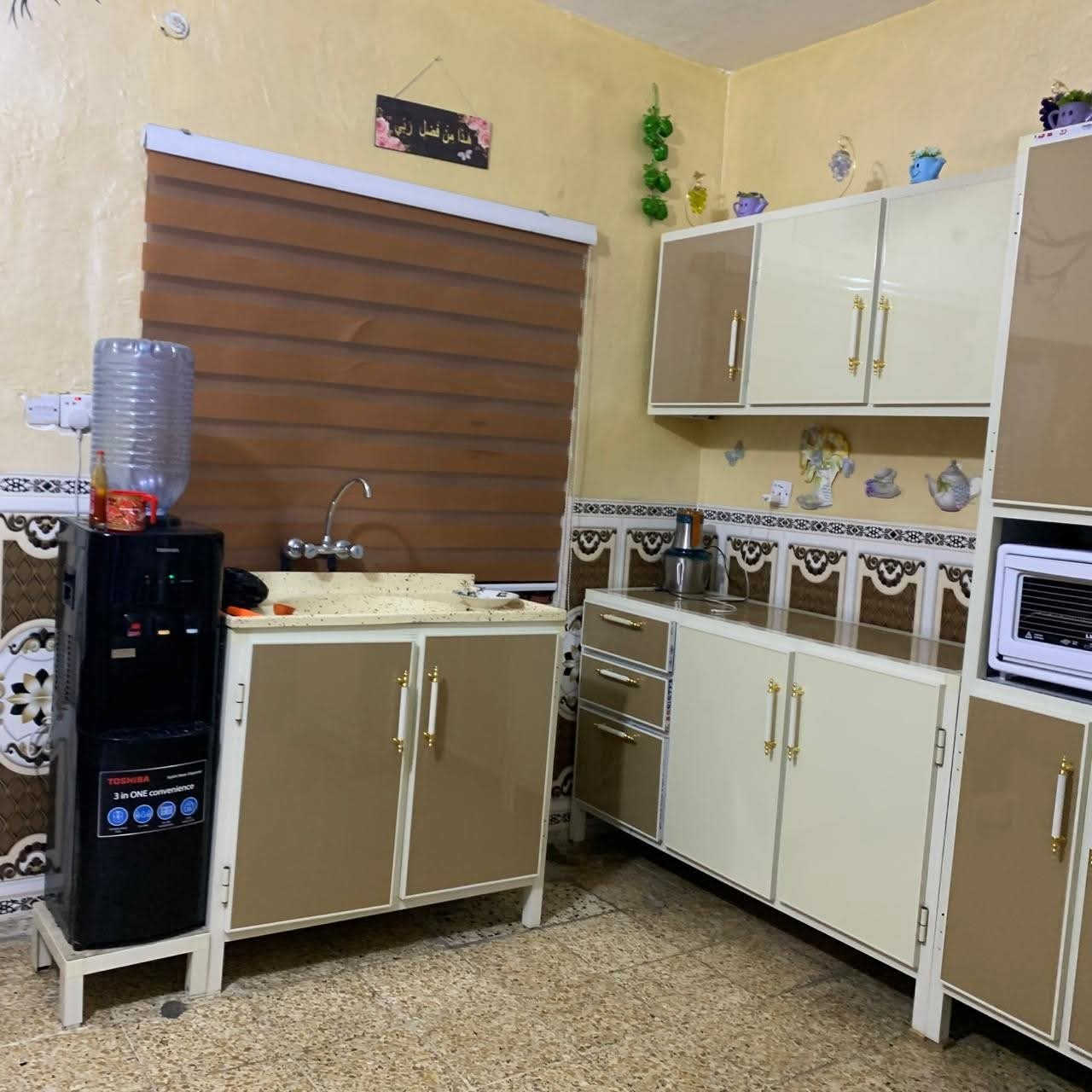 دار للبيع في مدينه الصدر قطاع 2 مقابيل سوق الأولى مساحة 144 يحتوي على أربع غرف نوم مع هول+استقبال حمام خارجي ومرافق وحمام داخلي مطبخ خارجي وداخلي
لاستفسار رقم الهاتف 
 ***********
