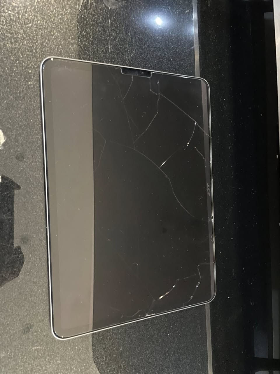 السلام عليكم و رحمة الله و بركاته
متوفر iPad pro M1 نسخة ال  inch 11 

128GB (8GB RAM)
120hz 

نضيف و مرتب و يفيد للأستخدام الشخصي و الدراسي و للألعاب 

ملاحظة : يجي مع الأيباد كڤرين هدية مجاناً مع الأيباد واحد قديم و الثاني جديد و نظيف 

السعر : 500 الف دينار و قابل للتفاوض 

للتواصل على الرقم التالي : ***********
