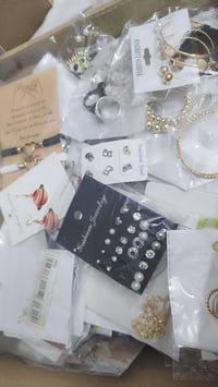 اكسسوارات • ٢٠٠قطعة • ١٧٠محابس