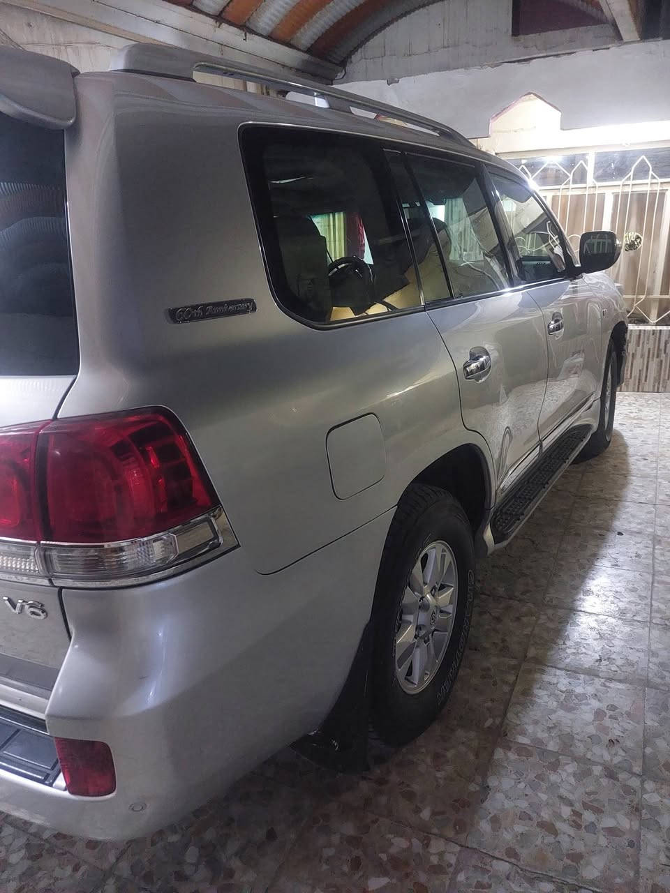 لاندكروز 2011 جاملغات المامي بيهن بارد بدون دواخل وبنيد مبدل بدون داخل  مكينه 6سلندر فول مواصفات 1/1 سياره بسمي مكاني نجف سعر3 شدات وبيه مجال ***********
