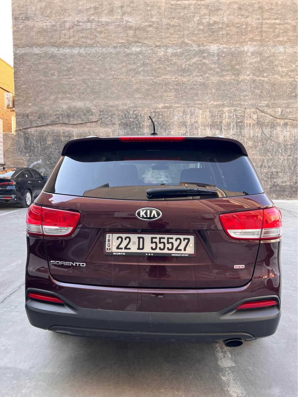 سورنتو 2017 امريكي السيارة
محرك 4 سلندر 2400
السياره حادثها جاملخ وبنيد سطحيات بدون شواصي ولا لغود مجرد تبديل
ماشيه 87mi 
السياره رقم اربيل باسمي تريد وكالة او تحويل حاضر
مواصفاتها ستندر
7 مقاعد محور 5
مثبت سرعة
شاشة
لدات حاجب
زينون
حساس اطار
مكفول كيرها والمحرك
السيارة نظيفه بمعنى الكلمه
 واستخدام شخصي على ايدي 
اريدها ب160 بدون مراوس
***********
*********** البصرة, العراق
