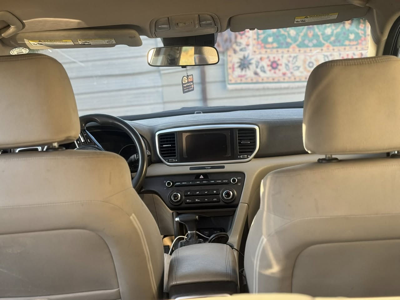 سلام عليكم .                                       
كيا سبورتج موديل 2020  رقم اربيل مواصفات عاديه  حادث بسيط جدا جاملغ اامامي الي يم السكن بارد البنيد نص شبر +بارد نص شبر باب السايق على وضعه بشرط سونار بدون ايرباك بدون دواخل بيها شخوط ب دعاميه هاذ معروف عليه بسيط جدا كير محرك مكفوله ماشيه ١٠٠ الف 

السعر ١٦٥ بي مجال بسيط 
*********** 

مكاني بغداد
