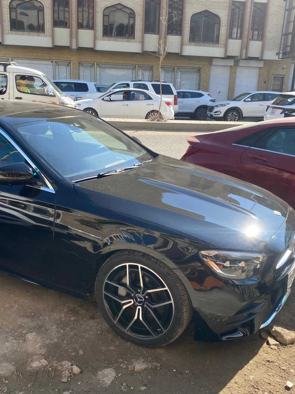 السلام عليكم مارسيدس للبيع E350 
موديل 2022 لون اسود رقم مميز اربيل 26000 B

السياره فول حادث موضح بصوره 

الباب موجود بيها شخوط وبدلناها 

ماشيه 45الف 

السعر 380$ وبيها مجال 
 مكان السياره الكراده ساحة الواثق
الاستفسار اكثر اتصال واتساب ***********
