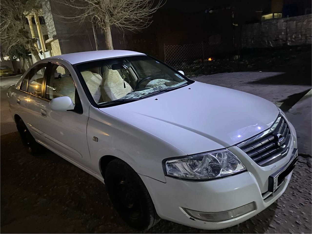 نیسان سەنی مۆدێل ۲٠۱٠ فول مواسەفات جامی کارەبا و شوێنی عەینەک واتا فول فولەکەی رەسمی سۆنەرەکەیم داناوە و دەعمی نیە بەس ساردی هەیە 
سەنەوی تاوەکو ۲٠۳٠ تازەیە و کارتی بەنزینی هەیە
*********** شمشمل, السليمانية
