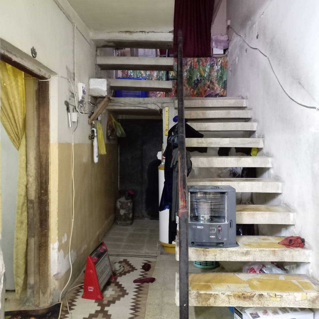 دار للبيع**
المساحه/200 متر
الموقع/  حله  اكرمين حي السلام

طابق واحد على ساحه
الرقم للاستفسار/***********
🏫🏫
