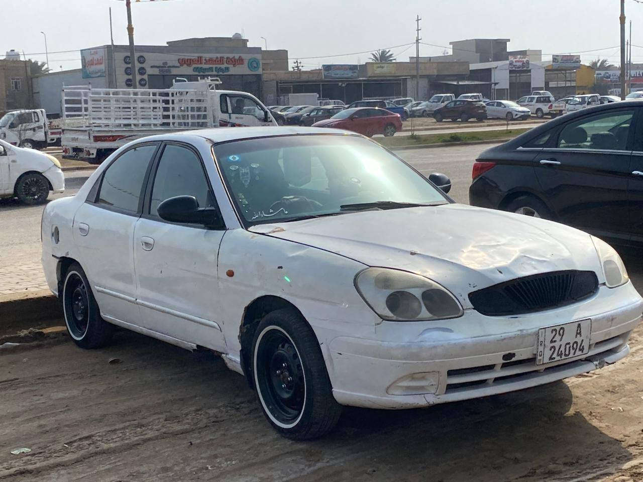 يا الله للبيع دايو نوبرة موديل 2001رقم واسط انكليزي سنوية ل31 بسمنة كير ومحرك حاوية  تخم تاير جديد قبل ٢٠يوم شادهن سيارة كاملة وكشرها كدامك واضح سعر 33ورقة وبيهة مجال عنوان واسط صويرة ‏‪***********‬‏
