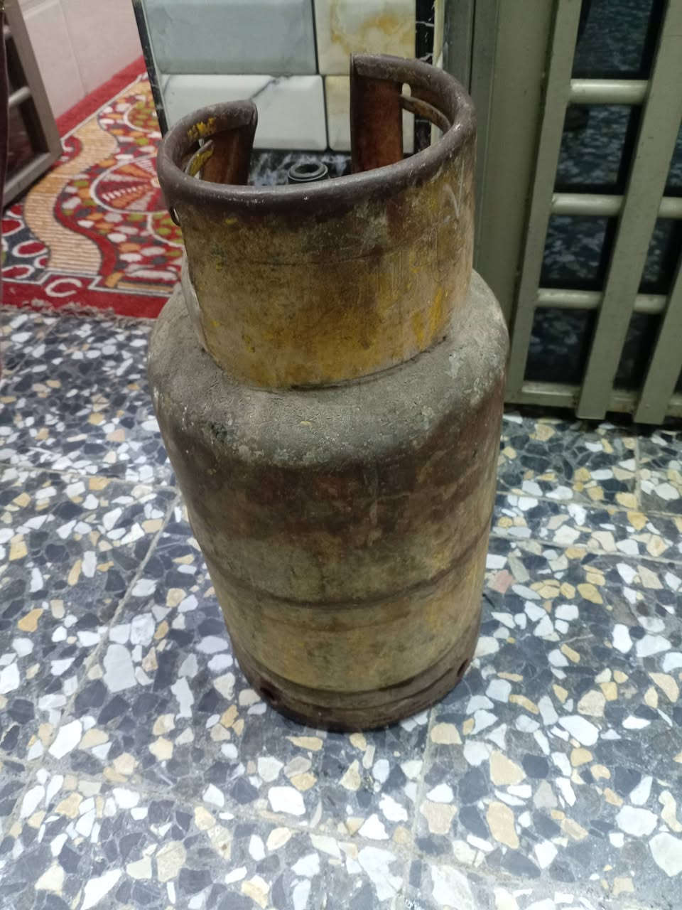 السلام عليكم غرااض للبيع نضيفه فوول مكاني بغداد واكو توصيل ع فحص تأخذ رقمي واتسب ***********
