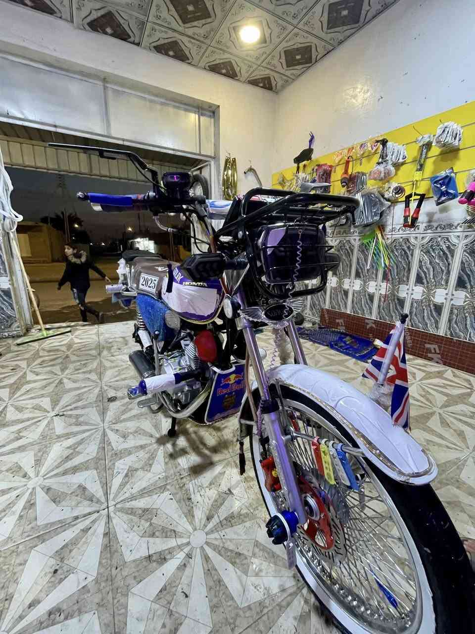 بسم ماشاءالله دراجه تايكر سونلك 5كير للبيع او مراوس ب بطحه حسب القناعه الدراجه فقط منفيس يعني مامسجله ولا كمرك لا تخابرني تكلي مسجله الدراجه مكفوله كفاله تامه مكان الدراجه الرمادي الملعب الدراجه ما ناقصها ولا برغي وياها صالنصه البلاديه او هاي الرياضيه للتواصل ***********
