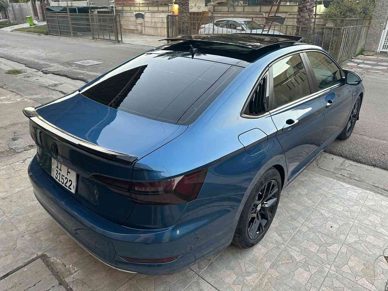 السلام عليكم اخوان 
جيتا ٢٠١٩ 
رقم بغداد الانكليزي الجديد باسمي
 هزه جديده 
فول موصفات 
بصمه  بانوراما  جلد  ردارات جانبيه 
توقف ذاتي  هند بريك بصمه
ويل كب  تحكمات ستيرن 
قياده ذاتيه  لدات وزنون امامي 
لدات خلفي  كامرا  شاشه 
انظمه قياده  تدفئه كشنات 
محرك ١٤٠٠ تيربو جدا اقتصادي 
ماشيه ٤٧ فقط 
كير مكينه صدر تبريد كله كفاله 
السياره بيها صبغ فقط البنيد 
وباب الصدر مبدل اصلي نفس اللون هنا بالعراق 
السعر ١٣٦ماكو هيج سعر جيتا 
بالعافيه على ياخذها 
مكاني بغداد العامريه 
***********
