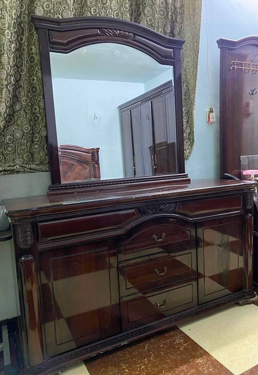 غرفة ماليزية للبيع تتكون من ٧ قطع
كنتور ٦ ابواب مع ميز تواليت مع تعلاكة ملابس 
وكومدينة ٥ مجرات

مع كومدينة جانبية عدد ٢

الدوشك اتريدوا او لا براحتكم 

المكان : الاعظمية


**إذا كنت صاحب هذا الإعلان وتريد حذفه لأي سبب، رجاءا أرسل رسالة إلى الدعم الفني**