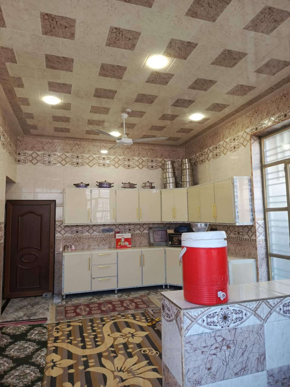 دار للبيع مساحة ٣١٥متر ركن على شارعين خمس غرف نوم بناء سنة ٢٠٢٤الصوفية فرع شركة الياسين السعر ١٦٠مليون وبية مجال التصال على صاحب الدار ***********
