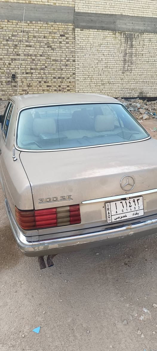 عندي سيارة مرسيدس بنز رعاسي بلادي الون ذهبي 60ورقه للطيبين المكان نجف رقم بغدادالسعر60  موديل 87 ///***********
