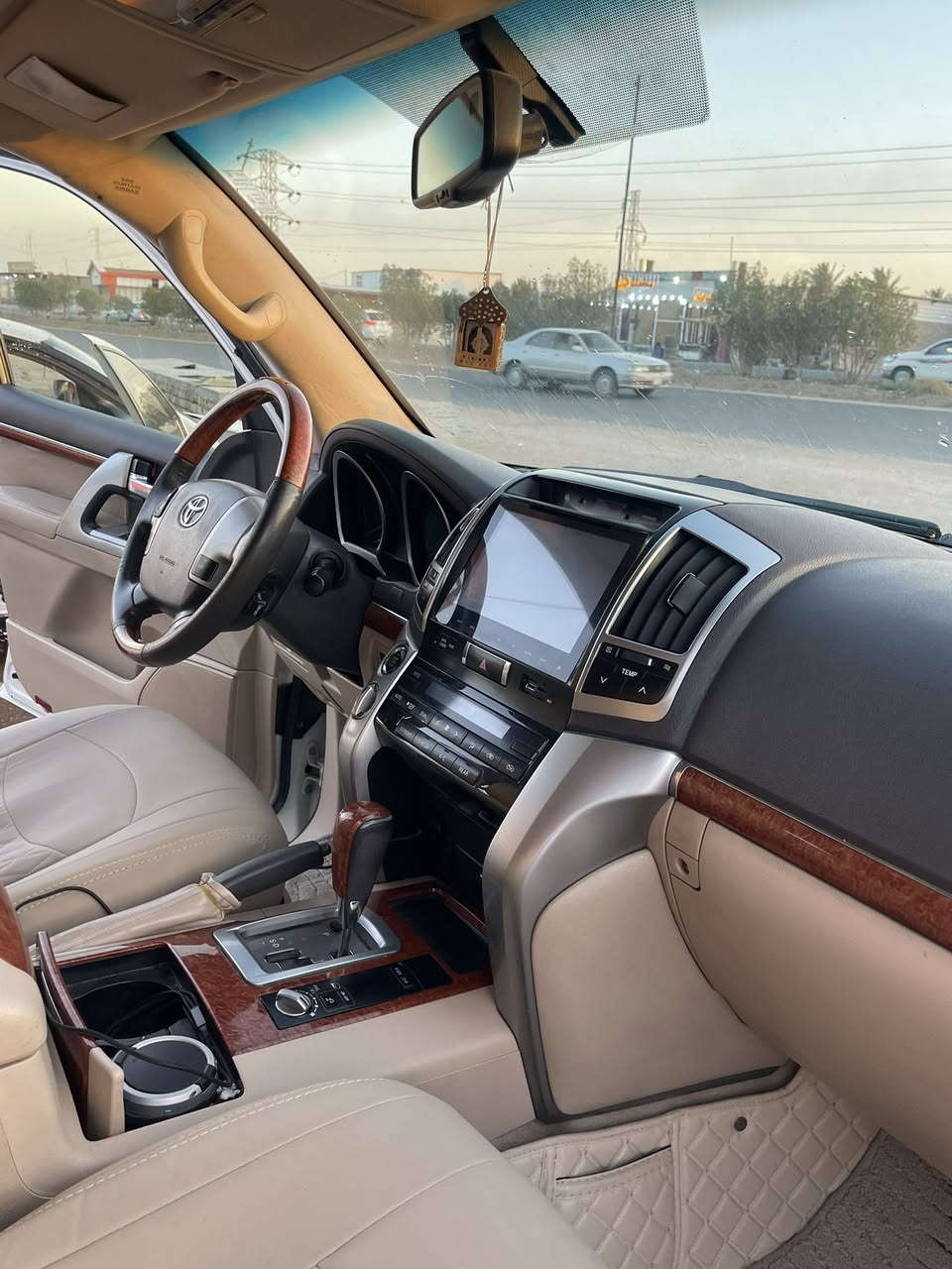 لاند كروز 2015 كفاله عامه
المكان البصره 

***********
