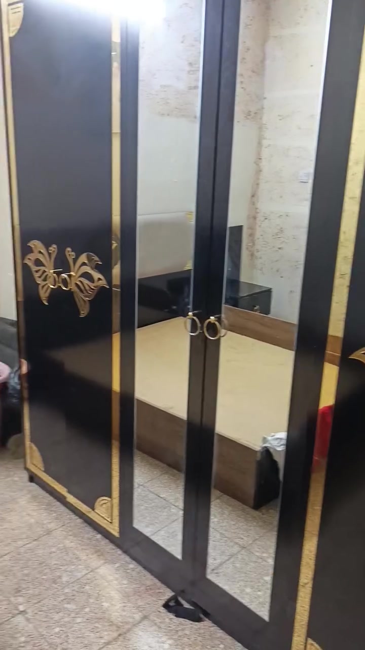 عندي غرفة تركي 6 قطع اريد ابعيهة سبب البيع لين زغيرة وإذ اكو مراوس بغرفة صاج عادي اروسهة اتصل بيك خير دلل ***********
