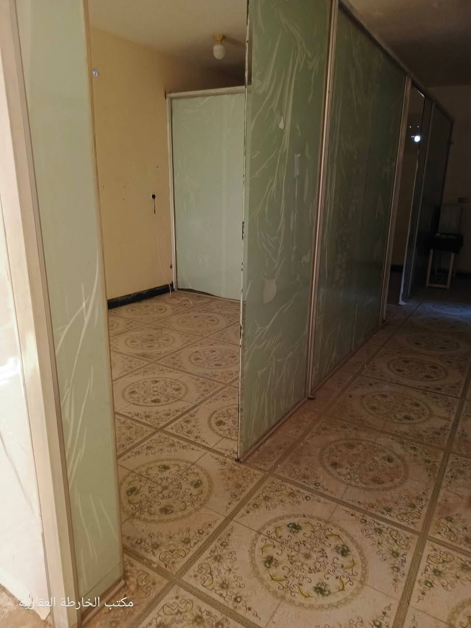 شقه تجاريه للايجار 
تقع في الكرامه سنتر على شارع المشجر قرب اسواق المستقبل قرب كليه المستقبل سابقا
ترهم مكتب او صالون
مكتب الخارطه العقاريه
***********
