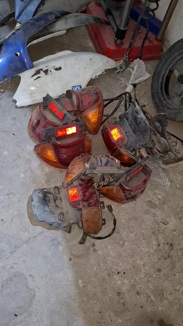 غراض تفصيح للبيع سازوكي فراشه بطه  عبد الحليم عصفوري  العماره حي المعلمين مجاور مجمع الكوري  ***********
