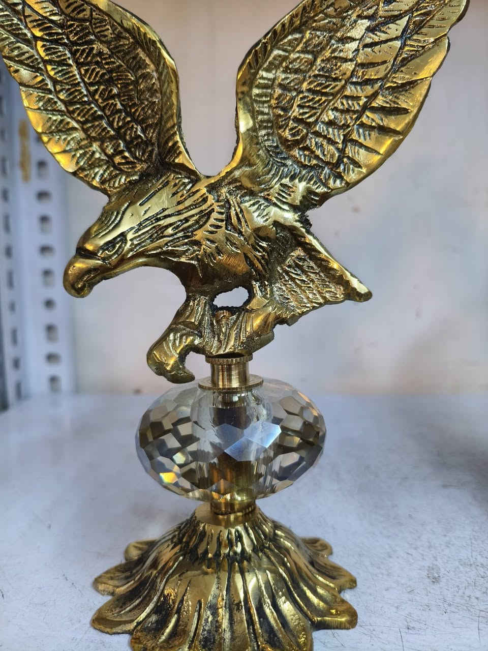 نسر عدد ٢ نحاس وكرستال مكاني بغداد *********** يوجد توصيل
