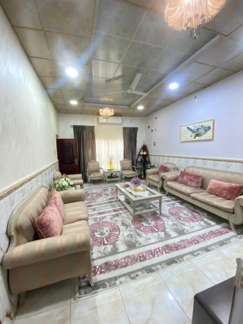 اعلان رقم 588
دار طابقين للبيع 
المساحه 226 متر
القبله حي المركز 
قرب سوق المسطر 
بناء طابوق بالكامل 
سنة 2017
يحتوي 5 غرف منام وصالتين ومطبخ وحمامات عدد٤
بناء حديث
السعر 400 مليون
#عقارات_احمد_للأستثمار_العقاري
***********
***********
