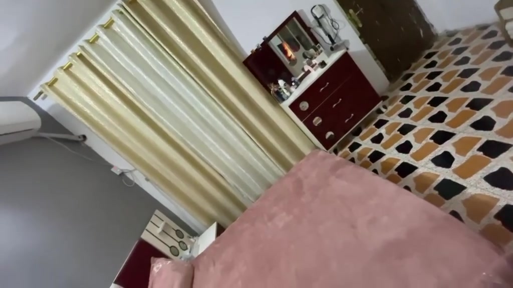 بيت للبيع ٥٠ متر  واقع حال اكثر من٥٠ سعر مناسب منطقه السكلات ل١٢  مقابل الضريبه  ثاني فرع بالتقاطع *********** متواجد واتساب فقط
