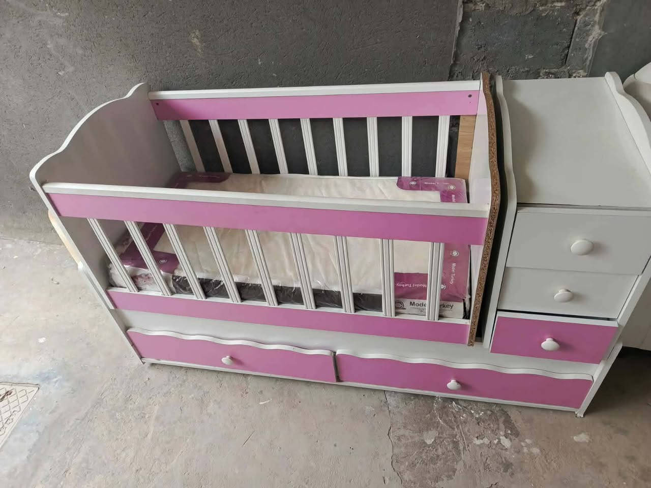 سلام عليكم اغراض نضيفه جداا للبيع ماصات كبار عدد 5 السعر 60 + كاروك اطفال نضيف جداا حجم كبير  مع دوشك جديد السعر 70+ ميز بلازمه نضيف جدا السعر 40 اي استفسار الاتصال علئ ***********
