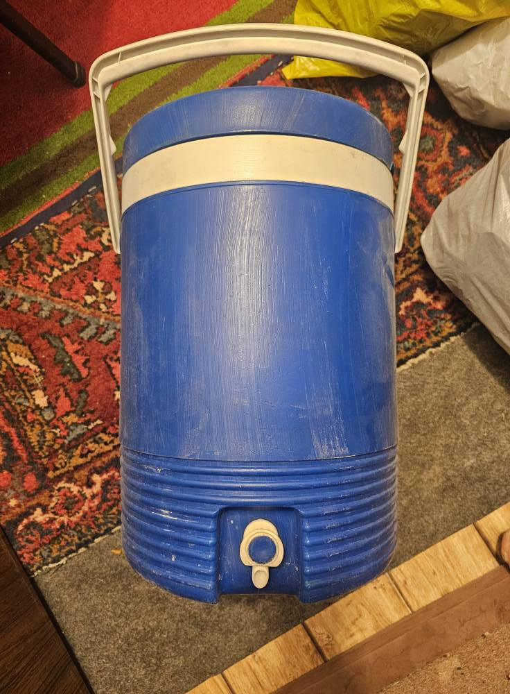 تەرمۆزەی ئاو
٢٠ لیتری 
بۆ  دوو سێ جار بەکارهاتووە
تەنها تۆزێک تۆزاوییە
ناوەوەی وەک تازە 
سەیری وێنەکان بکە
سلێمانی السليمانية, العراق


**إذا كنت صاحب هذا الإعلان وتريد حذفه لأي سبب، رجاءا أرسل رسالة إلى الدعم الفني**