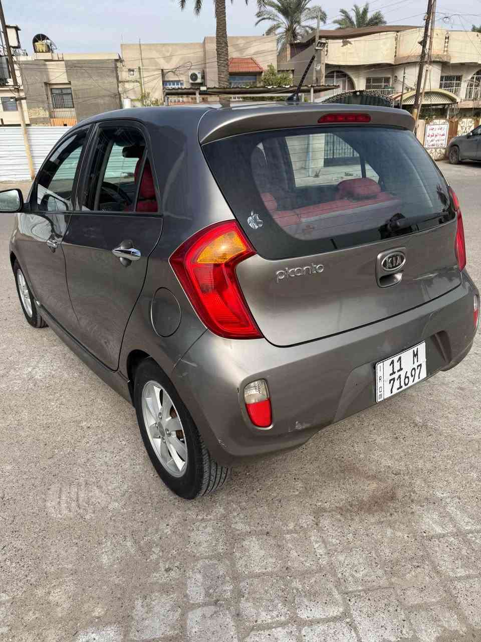 كيا بيكانتو ٢٠١٢
ماشية ٥٦ الف كيلو 
كامرة خلفية
اشاير مري 
تحكم ستيرن
جام اوتو 
السيارة كاملة انشالله تخم تاير جديد 
ومنضومة تبريد جديدة ومنضومة بانزين هم جديدة
رقم جديد وهزة جديدة وسنويتهة لل٢٠٣١ 
تحويلهة ربع ساعة 
السيارة بدون حادث فقط شخوط موضحة بلفديو 
مكانهة بغداد حي الجامعة
 رايدهة ب٩٠ وبيهة مجال 
*********** بغداد, العراق
