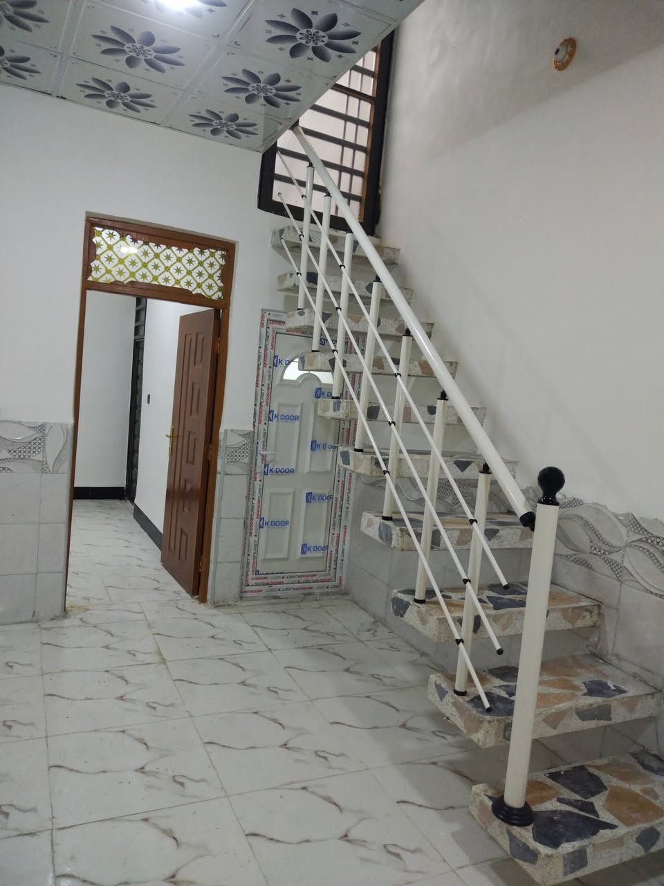 بيت للبيع المساحة ٥٠ م بي غرفة وصالة مطبخ وصحيات الاتصال على الرقم *********** زراعي بي قرار محكمه شارع المطار شارع علكم شارع حاتم الخير بناء بلوك تجعيب عكادة
