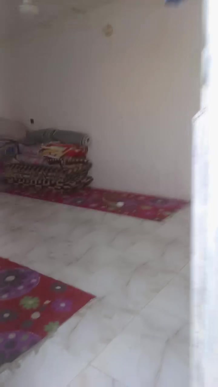 اسلام عليكم مرخصت الادمن 
 دار البيع المساحه 100 متر يحتوي عل ا ستقبال ومطبخ وصاله وغرفه   صحيات خارجي    وحمام داخلي    خل سياج المطار   السعر 16 وبي مجال  ***********

